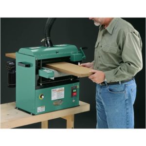 man sanding a bar with grizzly g0459